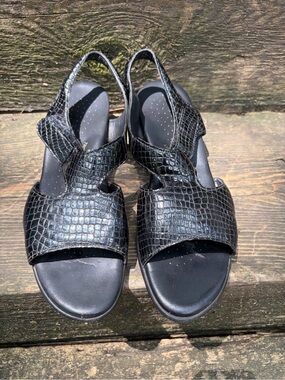 SAS Suntimer Black Croc-Embossed Slingback Sandals